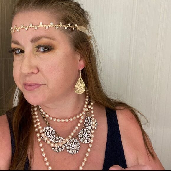 LOFT Diamond Sunburst Cluster Necklace - Picture 3 of 10